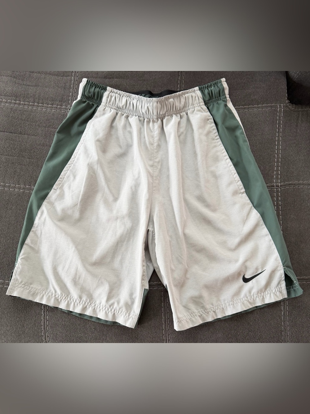 Nike Men’s Small Dri Fit Light Gray and Green Athletic Shorts with Pockets